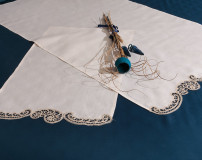 Set Asciugamani Bagno in Lino con Pizzo Cantù – Ricamo a Mano
