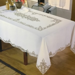 https://www.cappellinistore.com/617-thickbox/intaglio-thread-tablecloth-in-pure-linen.jpg