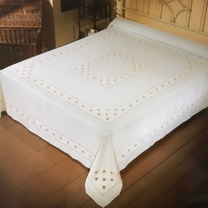 https://www.cappellinistore.com/666-thickbox/copriletto-lenzuolo-matrimoniale-in-puro-lino-ricamo-punto-antico-a-mano.jpg